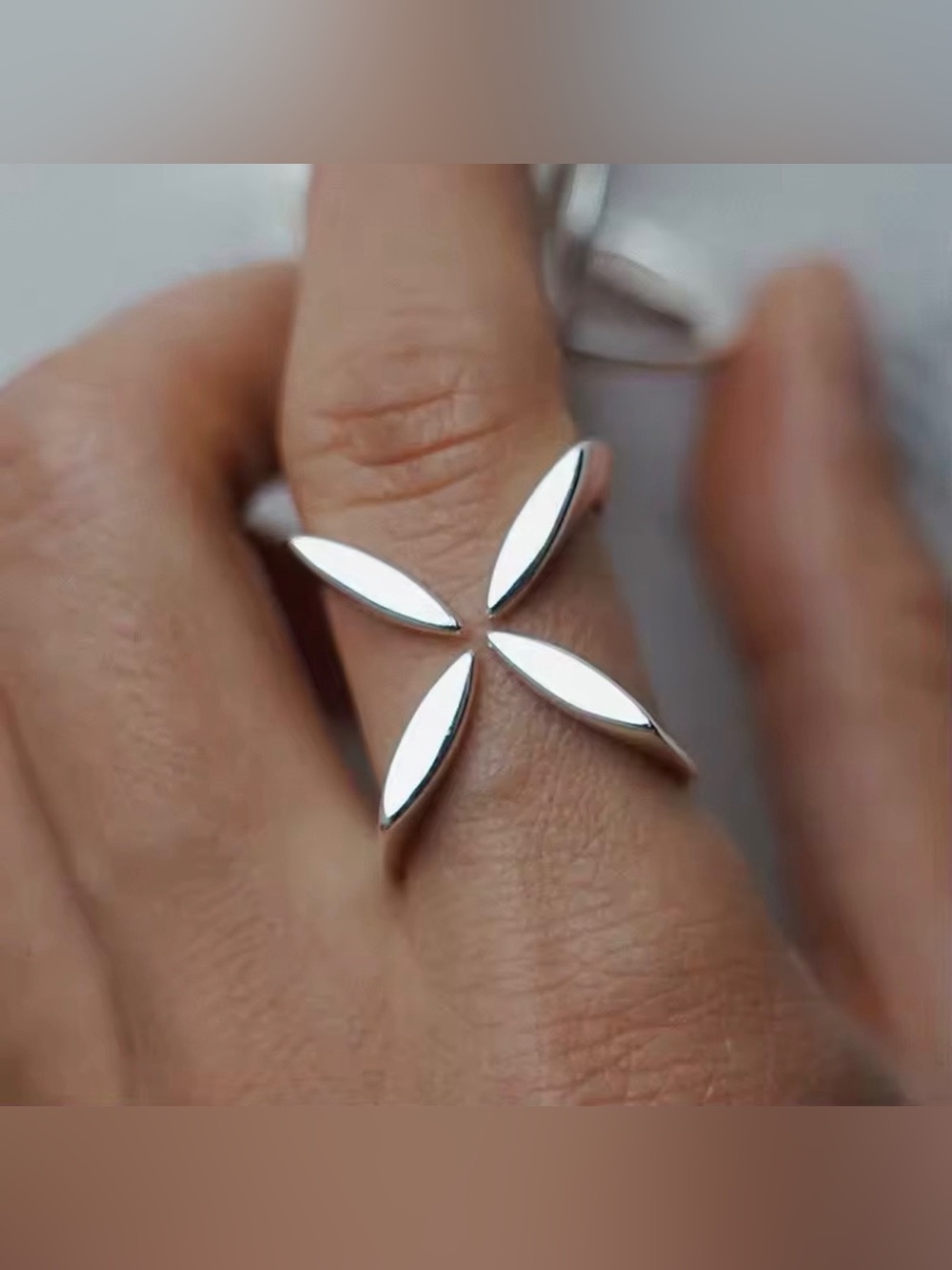 Italian Luxury Jewelry 925 Sterling Silver Four Petal Flower Ring OS